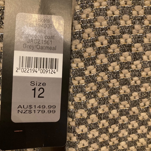 Coat - Picture 3 of 4